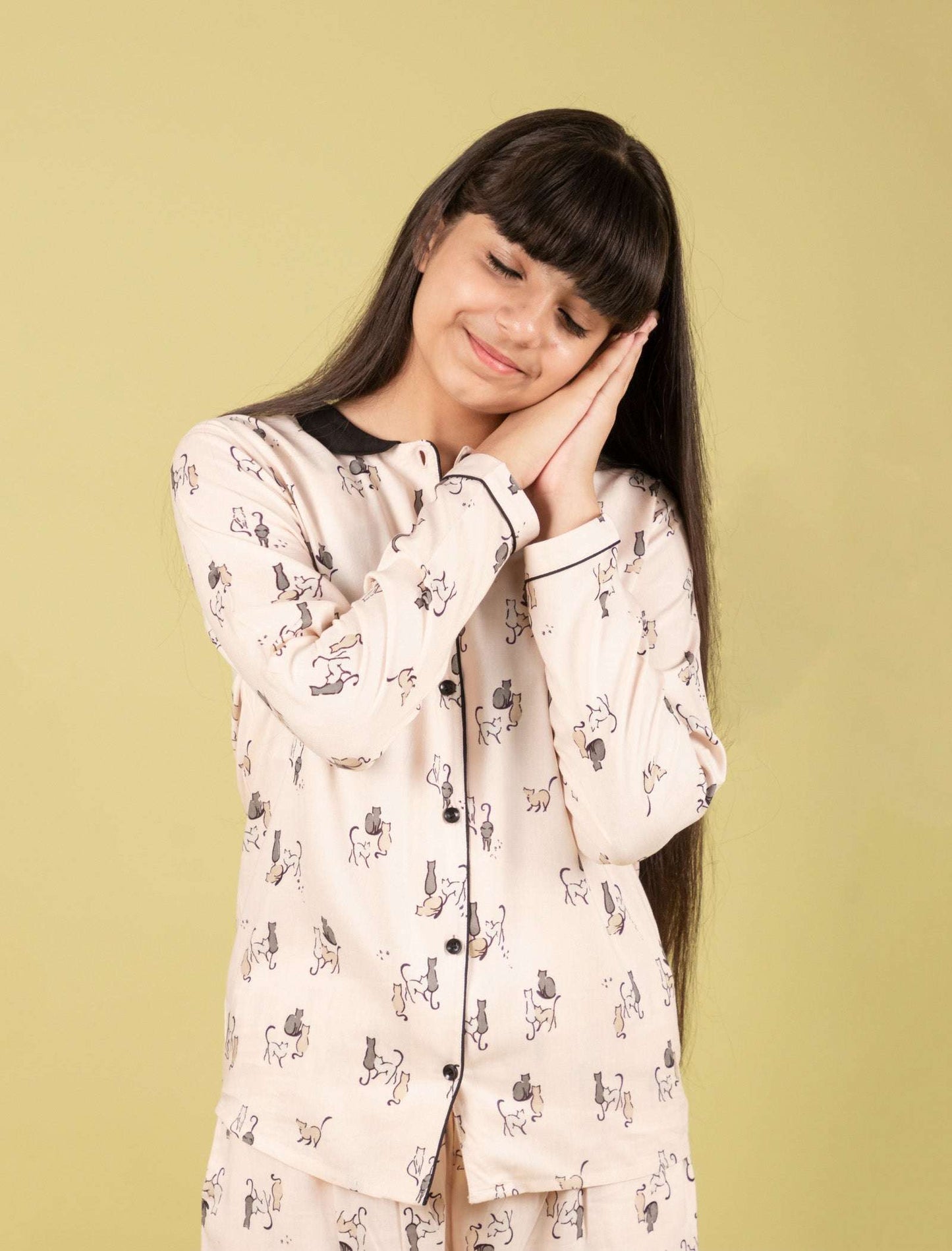 Playful Cat Printed Girls Nightsuit with Pyjama Set (Full Sleeves, Cream) - Tweeny Mini