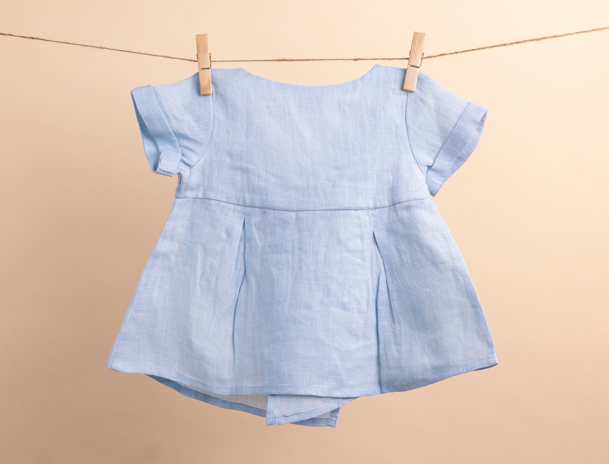 How To Dress a Newborn Baby in the Summer | Mom.com