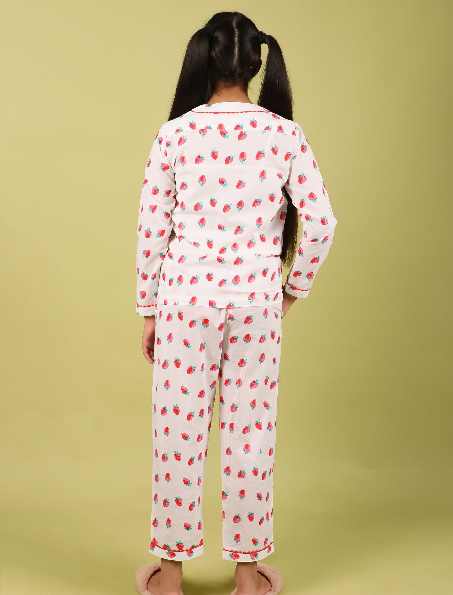 Girls Kids Pure Cotton Strawberry Printed Sleepwear Full Sleeve (Red, Strawberry)
